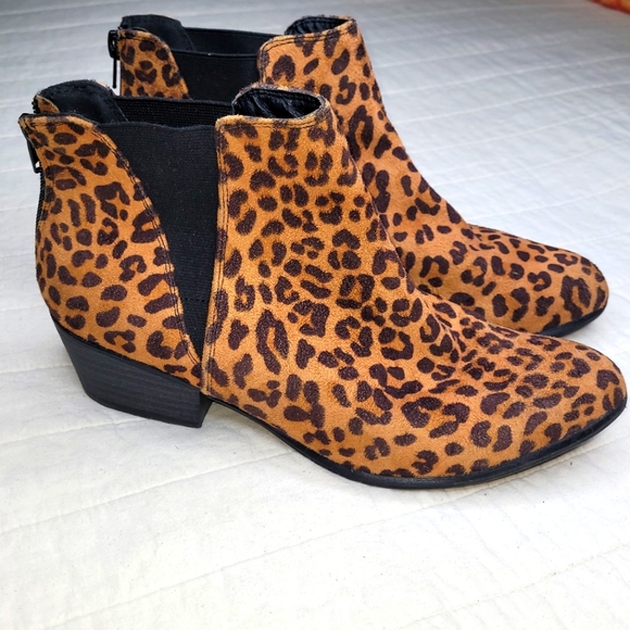 Esprit Shoes - Esprit Tiffany Leopard print suede ankle boots size 8